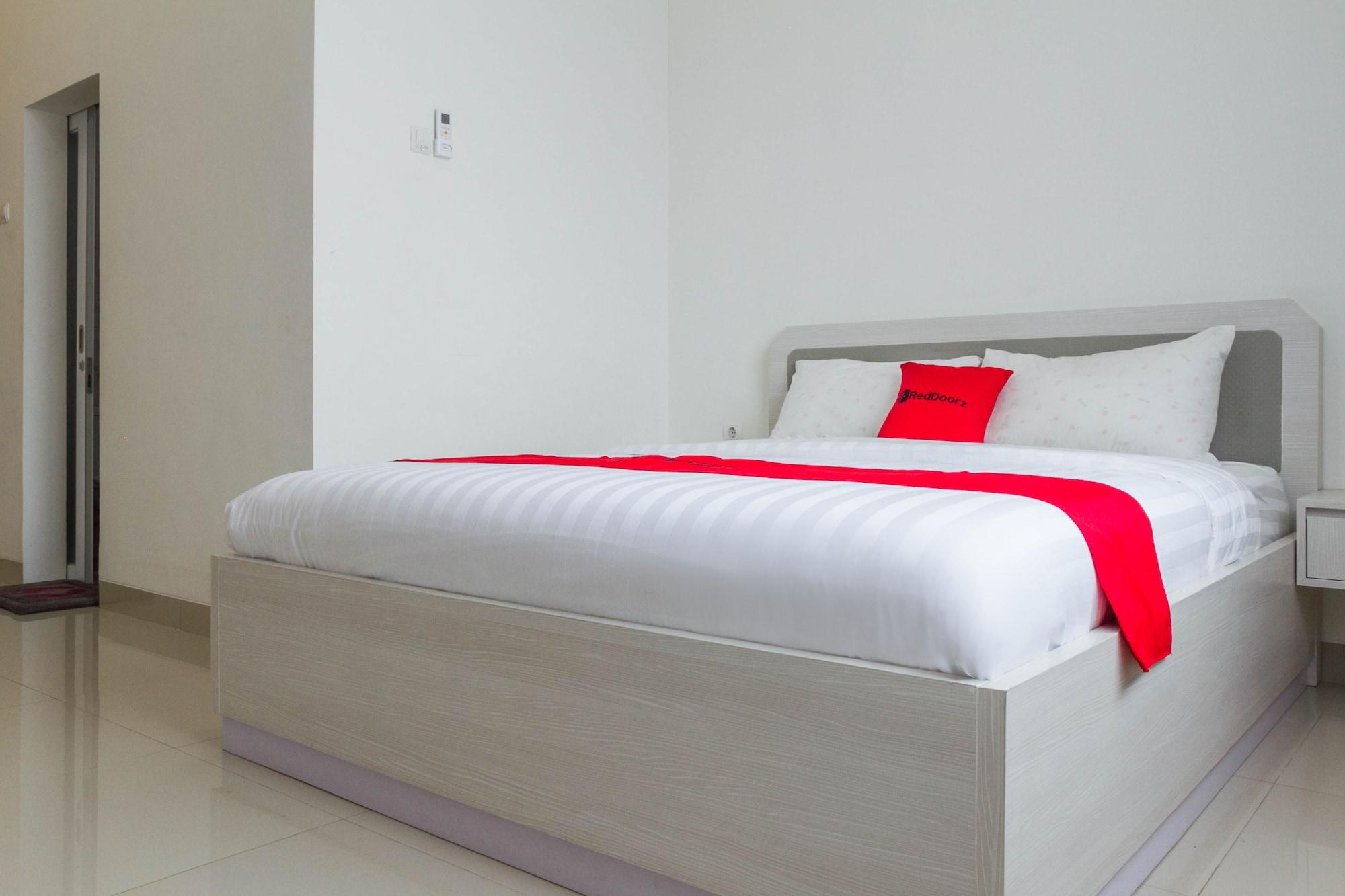 Reddoorz Plus Near Jatinangor Town Square 2 Exterior foto